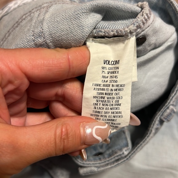 Volcom Women's 1991 Rolled Shorts Blue Drift Wash Shorts - Picture 11 of 12